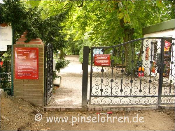 Der Eingang zum Tierpark, zu dem Zeitpunkt noch Baustelle.