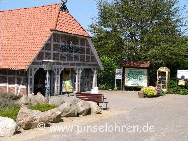 Der Wildpark liegt auerhalb von Lneburg und ist ber die Autobahn gut zu erreichen. Das ist der Eingang.